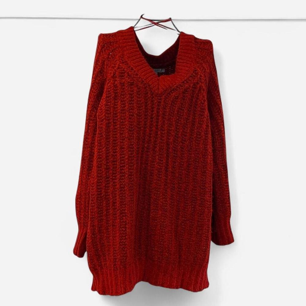 Cyrus red fuzzy cable knit